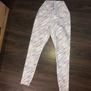 Ptula Desa’ree II Swift legging Galaxy White Small